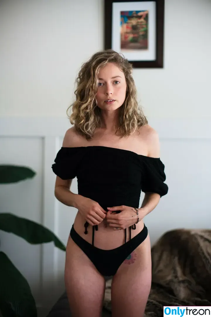 Cait Del Mar nude photo #0641 (caitblu / caitdelmar / cdm.darling)