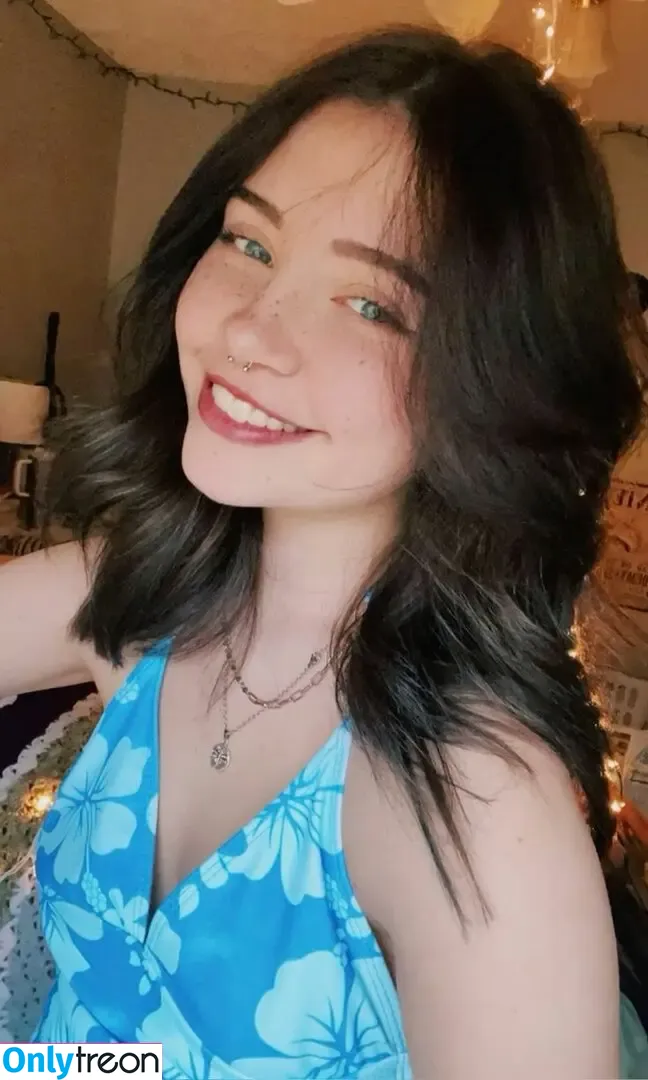 Caitibugzz nude photo #0009 (caitibugzz_ / caitybugs)