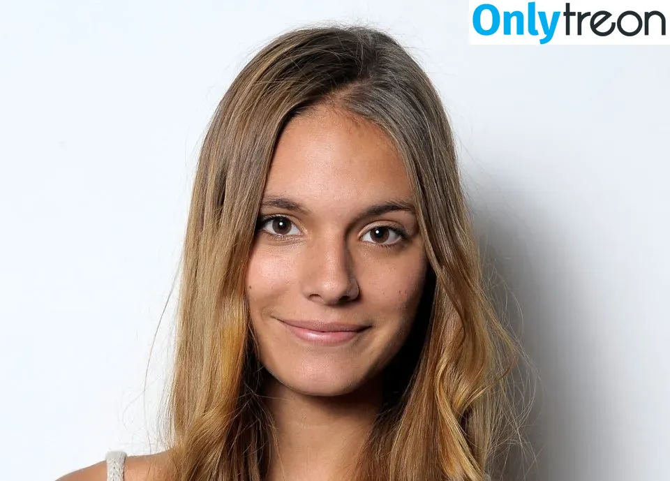 Caitlin Stasey nude photo #0005 (caitlinstasey)