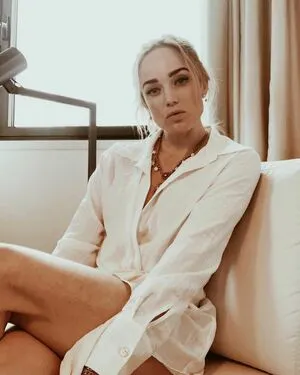 Caity Lotz / caitylotz nude photo #0023