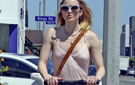 Caity Lotz / caitylotz nude photo #0120