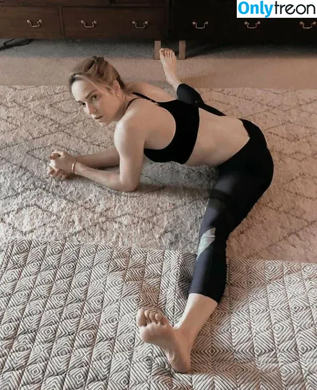 Caity Lotz nude photo #0020 (caitylotz)