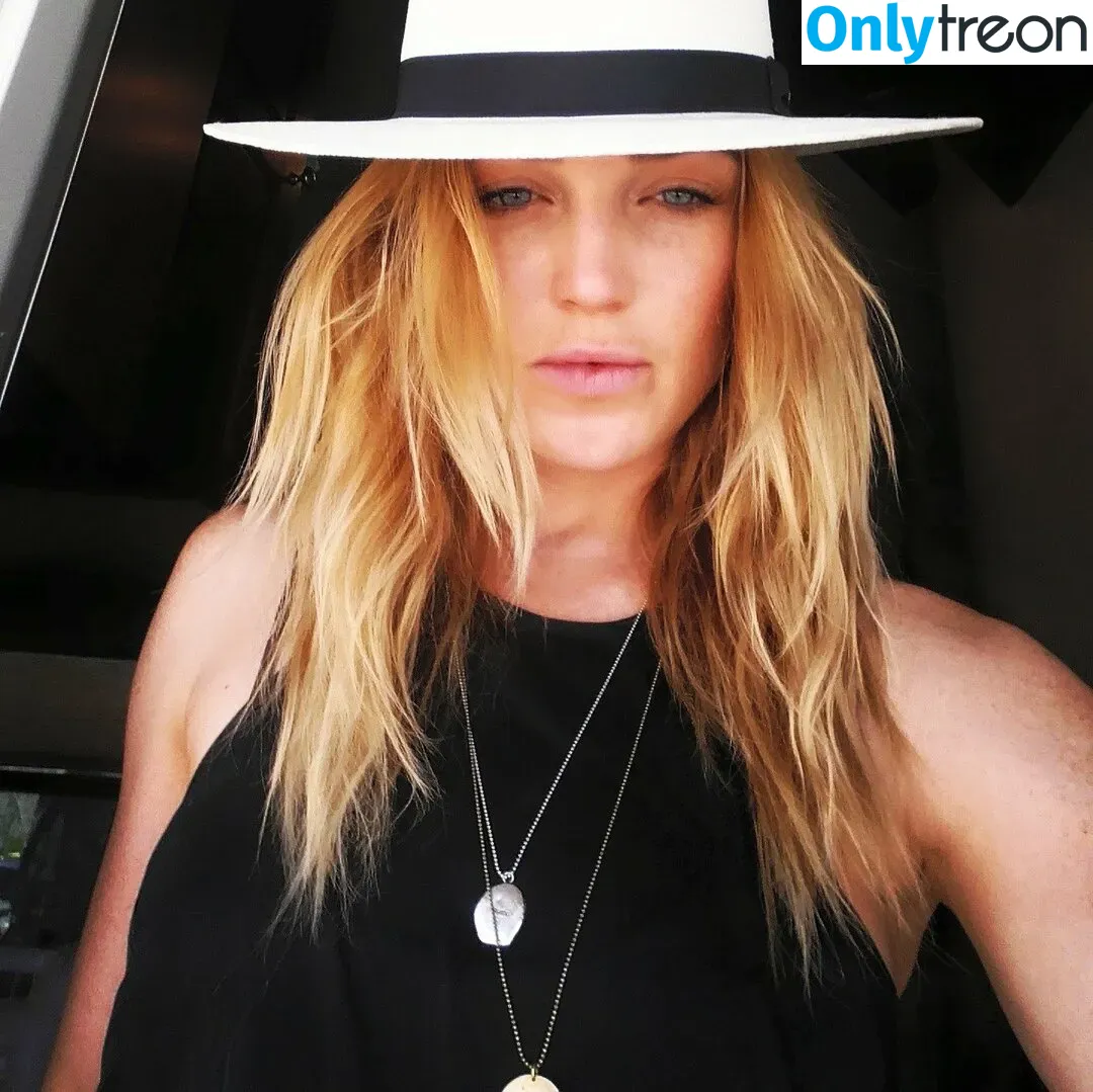Caity Lotz nude photo #0039 (caitylotz)