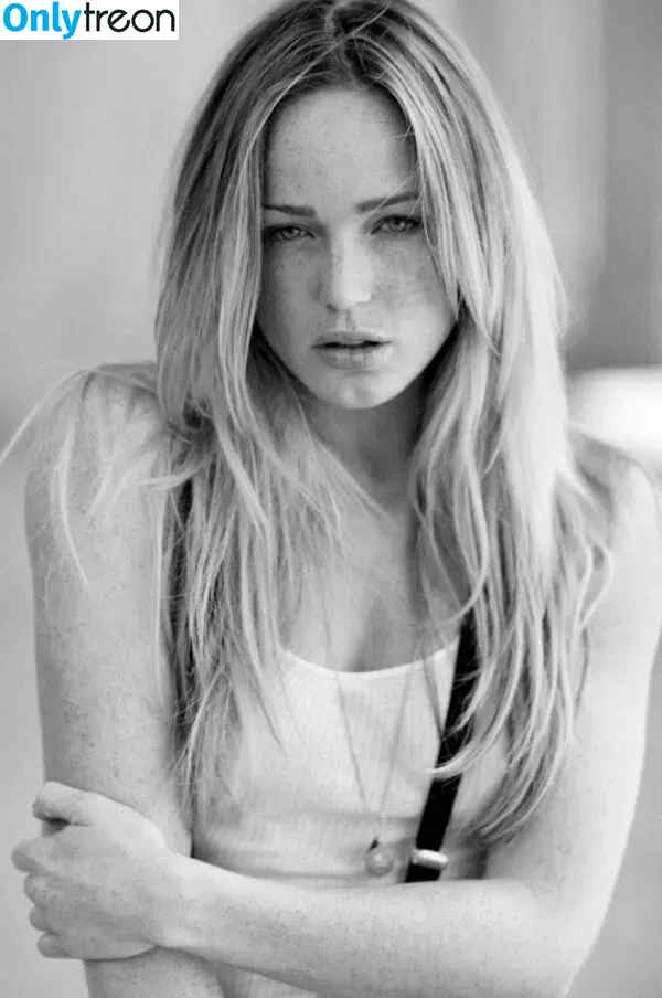 Caity Lotz nude photo #0052 (caitylotz)