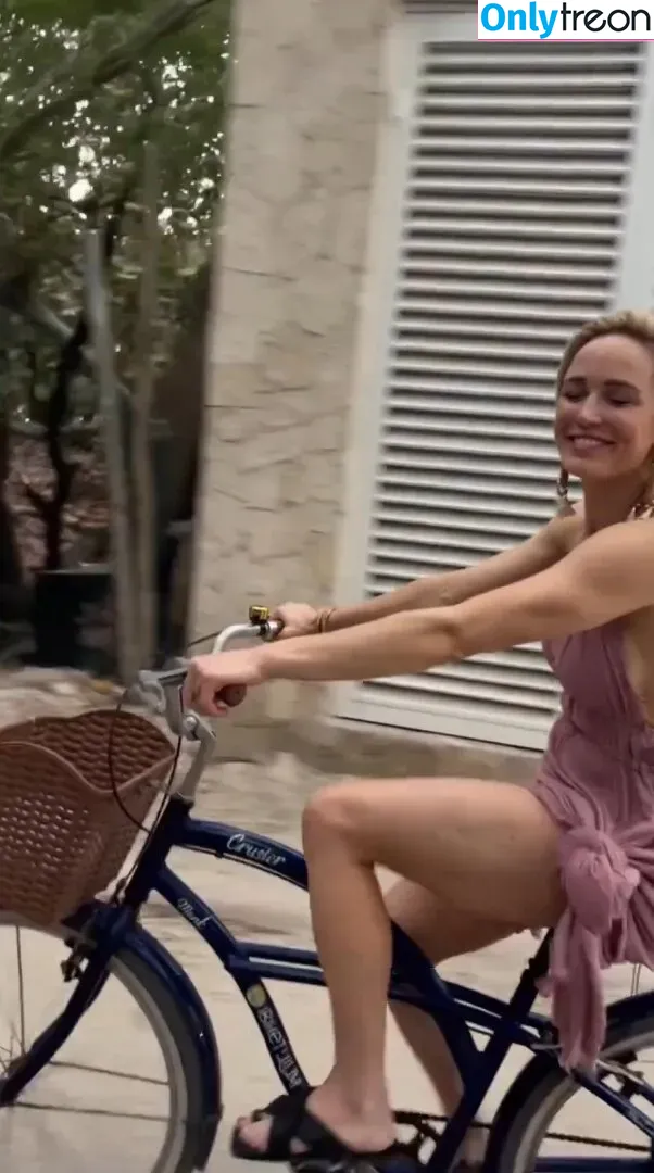 Caity Lotz nude photo #0071 (caitylotz)