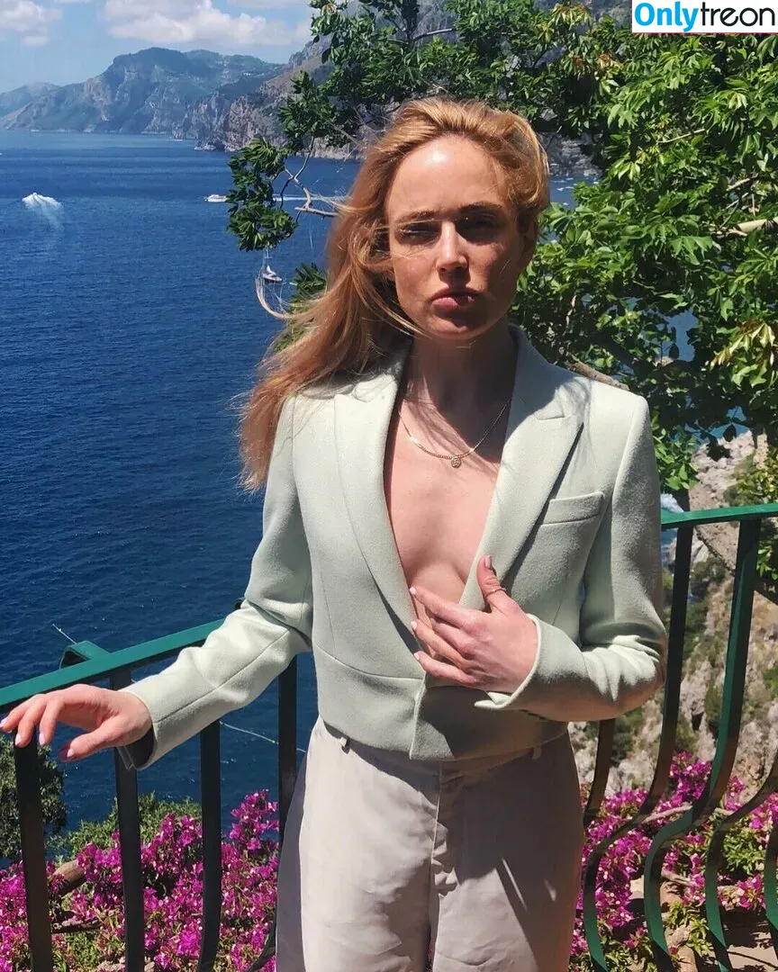 Caity Lotz nude photo #0129 (caitylotz)