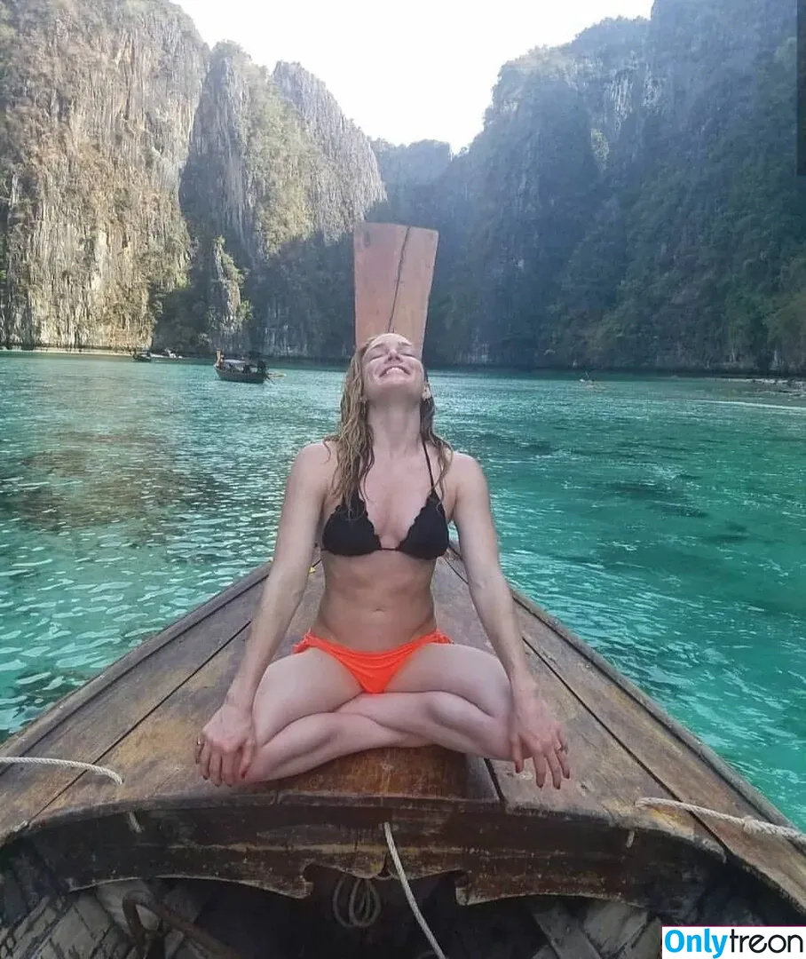 Caity Lotz nude photo #0145 (caitylotz)