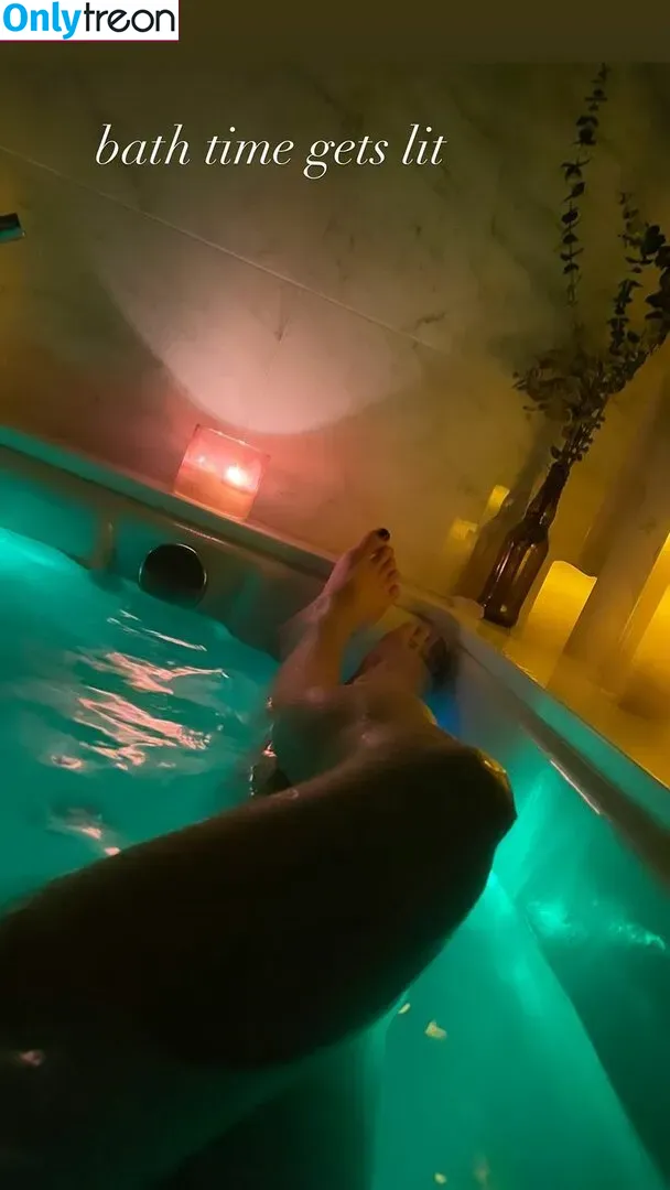 Caity Lotz nude photo #0170 (caitylotz)