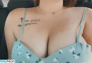 callmekales / dontkalemyvibes nude photo #0004