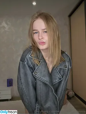 camallia_candy / Blondino4ka07 / annieprincess / camellia_candy1 / yourprincessannie nude photo #0001