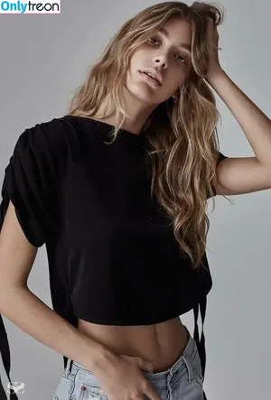 Camila Morrone / camilamorrone nude photo #0046