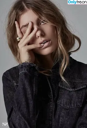 Camila Morrone / camilamorrone nude photo #0056