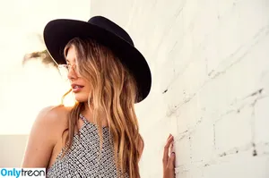 Camila Morrone / camilamorrone nude photo #0153