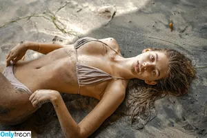 Camila Morrone / camilamorrone nude photo #0163