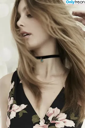 Camila Morrone / camilamorrone nude photo #0220
