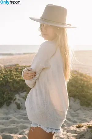Camila Morrone / camilamorrone nude photo #0304