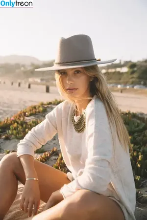 Camila Morrone / camilamorrone nude photo #0307