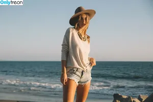 Camila Morrone / camilamorrone nude photo #0309