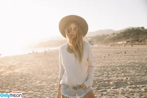 Camila Morrone / camilamorrone nude photo #0313