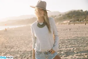 Camila Morrone / camilamorrone nude photo #0315