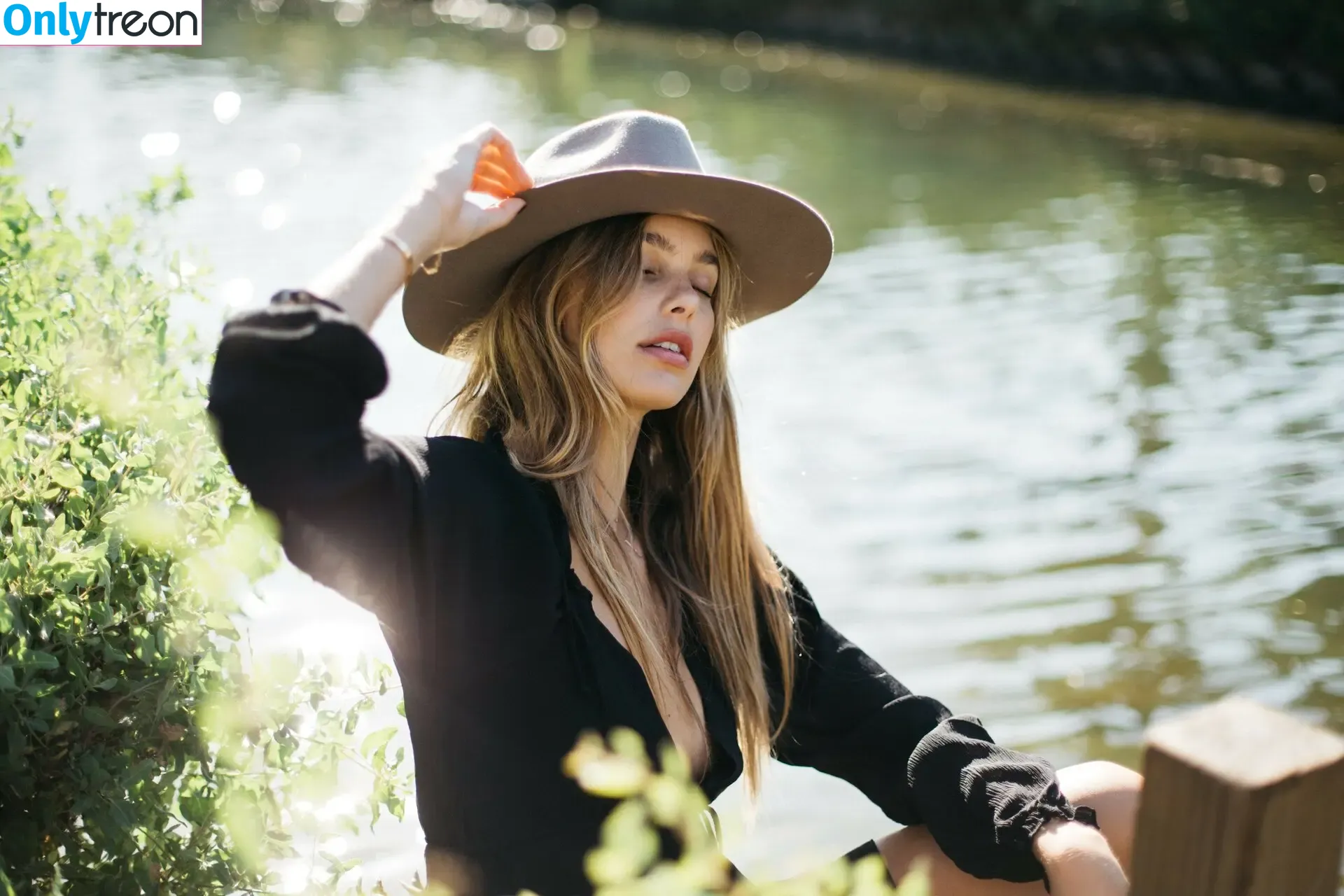 Camila Morrone nude photo #0336 (camilamorrone)