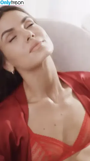 Camila Queiroz / camilaqueiroz nude photo #0312