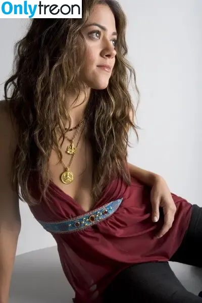 Camille Guaty nude photo #0005 (camilleguaty)