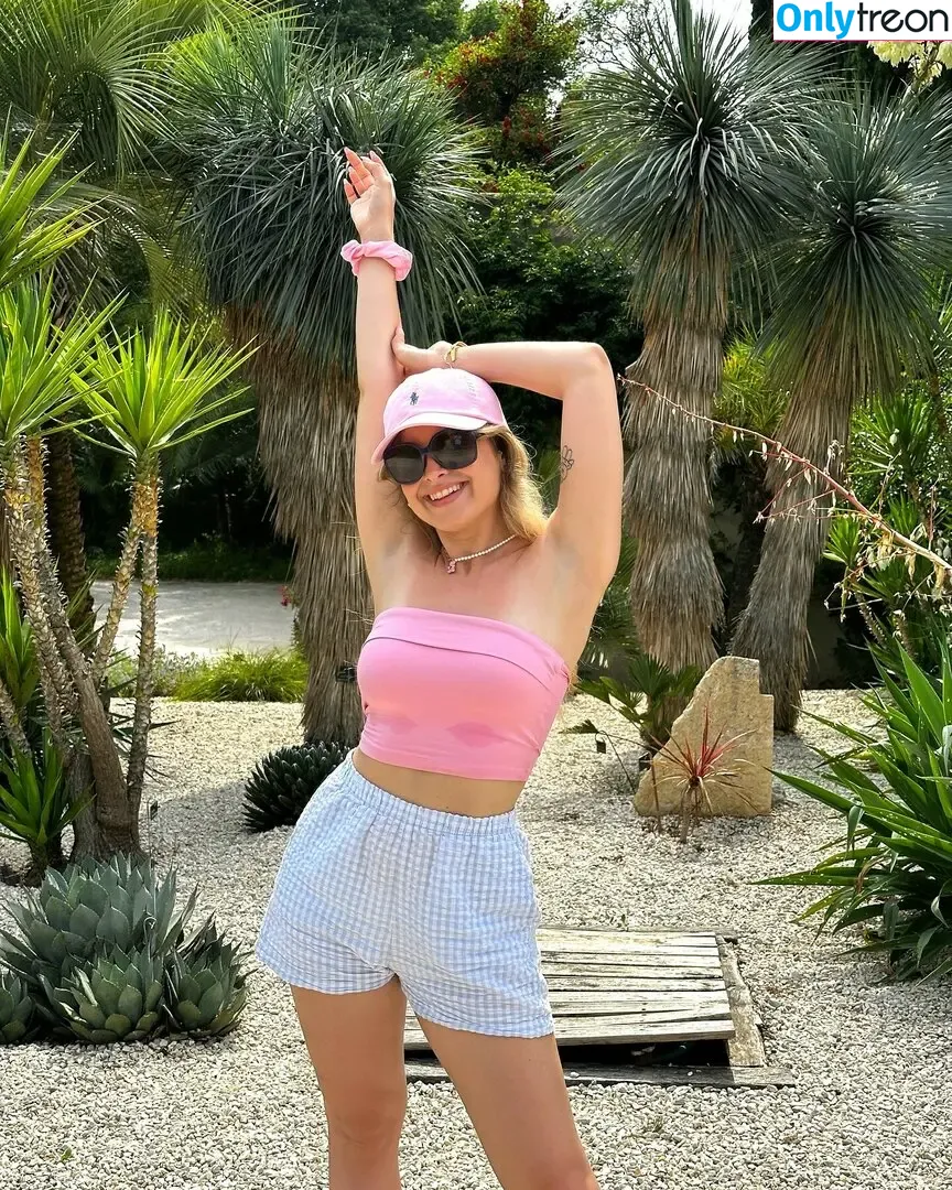 Camille LV nude photo #0121 (CamilleLvqu / camille_lvqu)