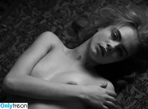 Cara Delevingne / caradelevingne nude photo #0009