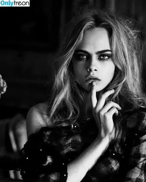 Cara Delevingne / caradelevingne nude photo #0011