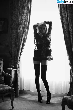 Cara Delevingne / caradelevingne nude photo #0013
