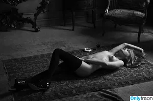 Cara Delevingne / caradelevingne nude photo #0017