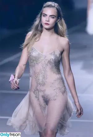 Cara Delevingne / caradelevingne nude photo #0039