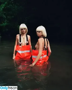 Cara Delevingne / caradelevingne nude photo #0057