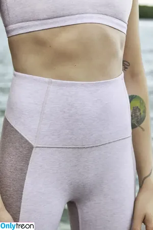 Cara Delevingne / caradelevingne nude photo #0102
