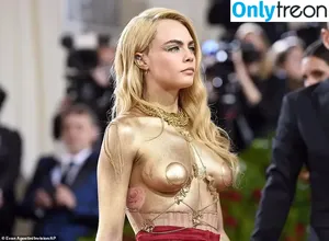 Cara Delevingne / caradelevingne nude photo #0125
