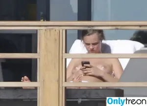 Cara Delevingne / caradelevingne nude photo #0155