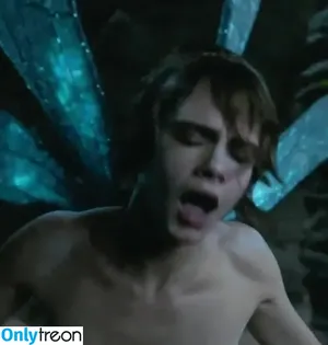 Cara Delevingne / caradelevingne nude photo #0163
