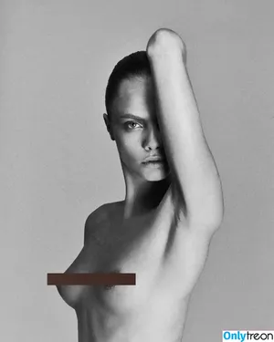 Cara Delevingne / caradelevingne nude photo #0171
