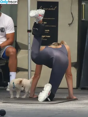Cara Delevingne / caradelevingne nude photo #0182