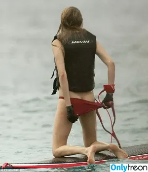 Cara Delevingne / caradelevingne nude photo #0206