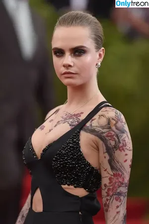 Cara Delevingne / caradelevingne nude photo #0220
