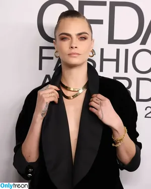 Cara Delevingne / caradelevingne nude photo #0259