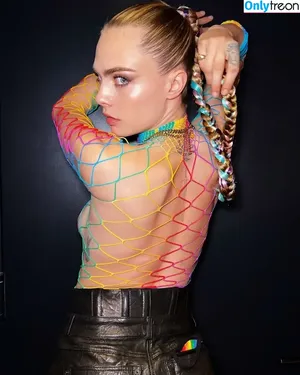 Cara Delevingne / caradelevingne nude photo #0299