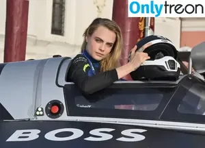 Cara Delevingne / caradelevingne nude photo #0320
