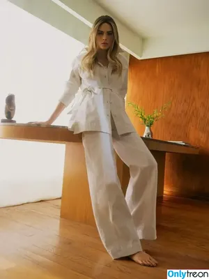 Cara Delevingne / caradelevingne nude photo #0336