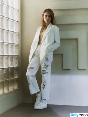 Cara Delevingne / caradelevingne nude photo #0337