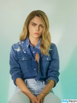 Cara Delevingne / caradelevingne nude photo #0339