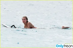 Cara Delevingne / caradelevingne nude photo #0365