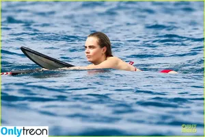 Cara Delevingne / caradelevingne nude photo #0378